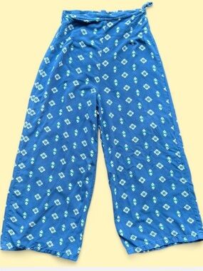 ✨ Zudio blue floral
print wide leg pants with tie waist Size XS:✨